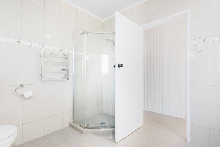 Photo of property in 22 Hartley Terrace, Massey, Auckland, 0614