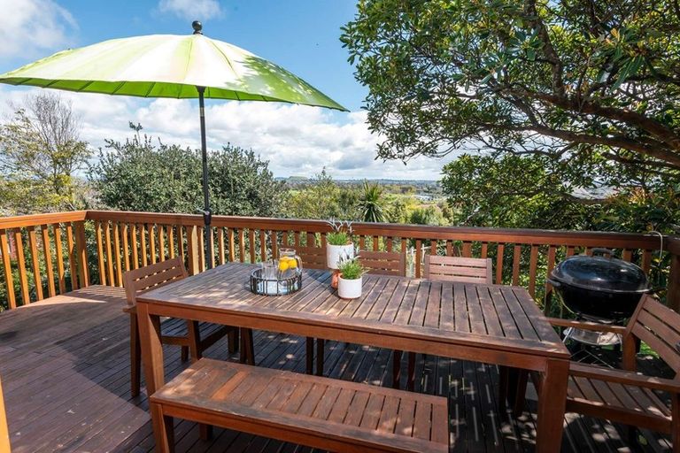 Photo of property in 125 Bradbury Road, Botany Downs, Auckland, 2010