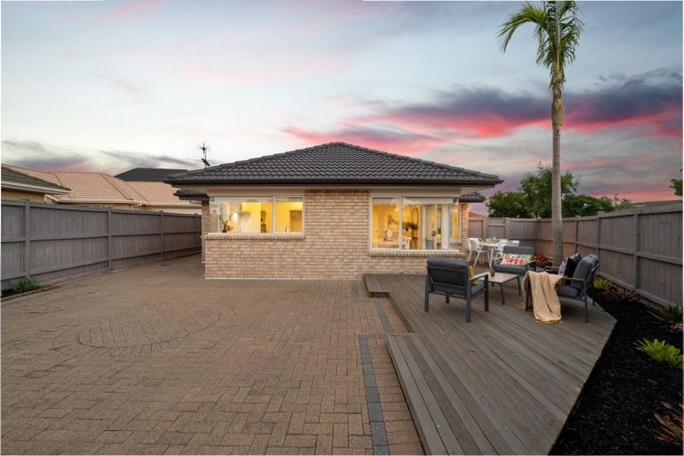 Photo of property in 19 Montecito Place, Golflands, Auckland, 2013