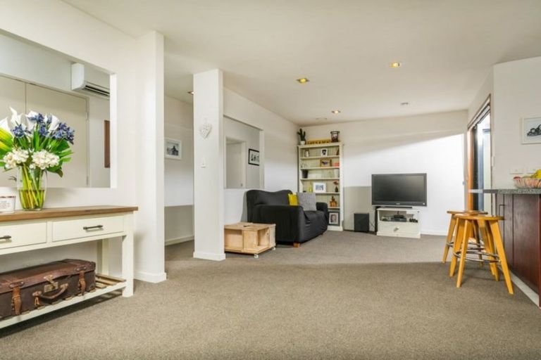 Photo of property in 2 Te Wharau Drive, Greenhithe, Auckland, 0632