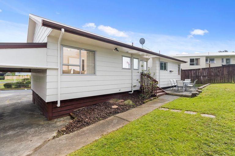Photo of property in 5 Buisson Glade, West Harbour, Auckland, 0618