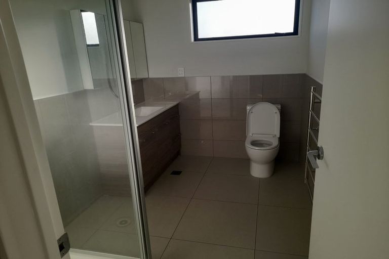 Photo of property in 3 Maureen Close, East Tamaki Heights, Auckland, 2016