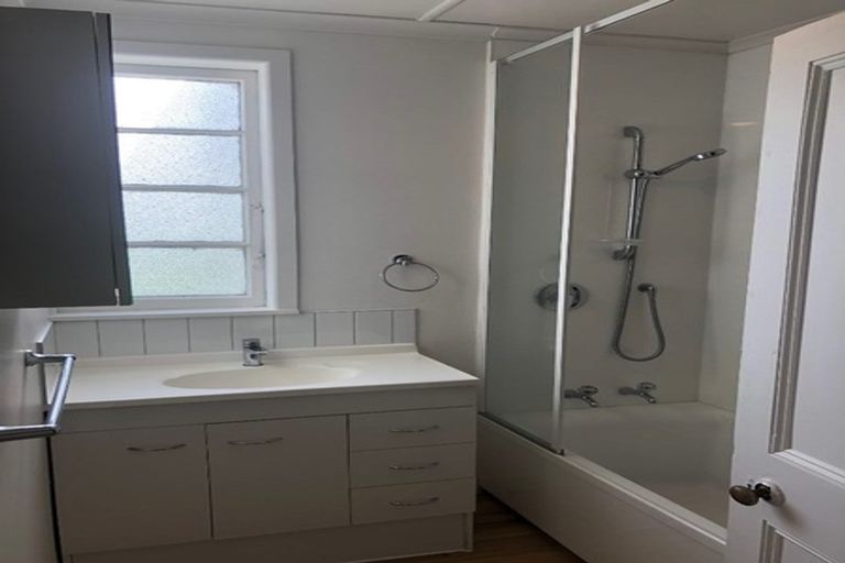 Photo of property in 15 Paritutu Road, Spotswood, New Plymouth, 4310