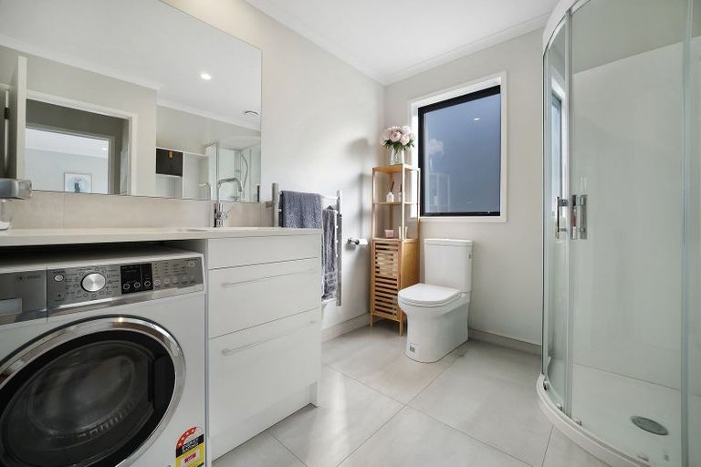 Photo of property in 8 Honowai Street, Kumeu, 0810
