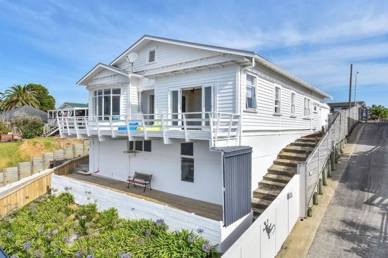 Photo of property in 30 Crispe Road, Clarks Beach, 2122