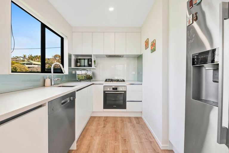 Photo of property in 4 William Bayes Place, Red Beach, 0932