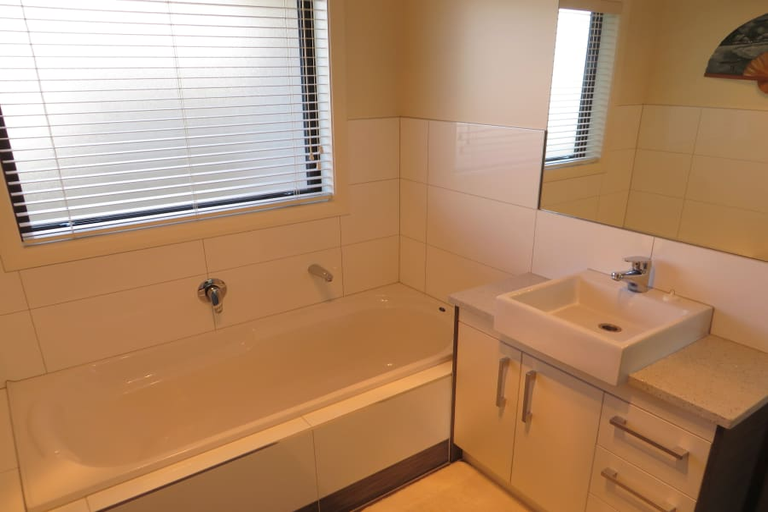 Photo of property in 16 Carnation Court, Cambridge, 3434