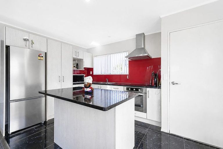 Photo of property in 1/2 Kennington Drive, Clendon Park, Auckland, 2103