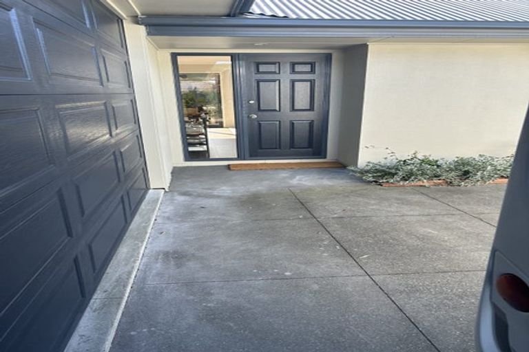 Photo of property in 14 Lakemere Way, Kinloch, Taupo, 3377