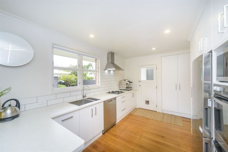 Photo of property in 16 Kapiti Place, Awapuni, Palmerston North, 4412