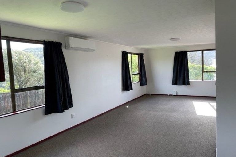 Photo of property in 15 Fiona Grove, Karori, Wellington, 6012