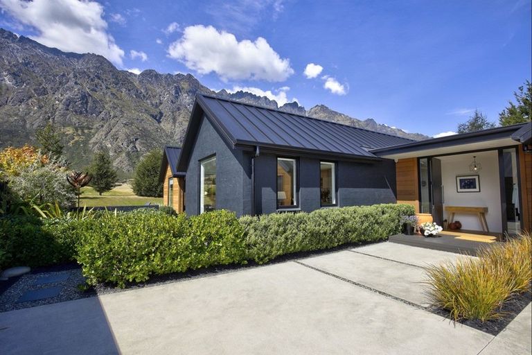 Photo of property in 5 Bretby Court, Jacks Point, Queenstown, 9371
