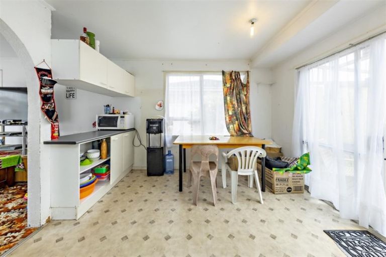 Photo of property in 3 Pushon Place, Clendon Park, Auckland, 2103