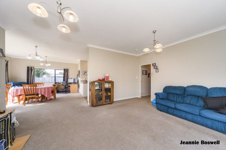 Photo of property in 6 Pegasus Place, Kelvin Grove, Palmerston North, 4414