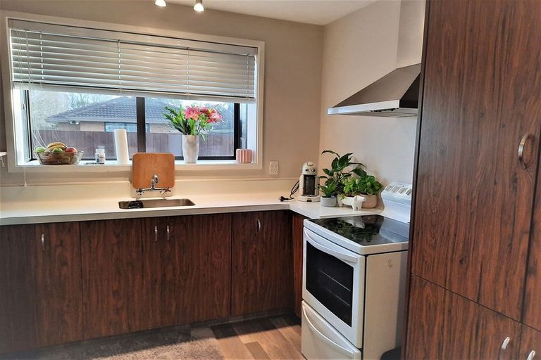 Photo of property in 1/39 Solomon Avenue, Redwood, Christchurch, 8051