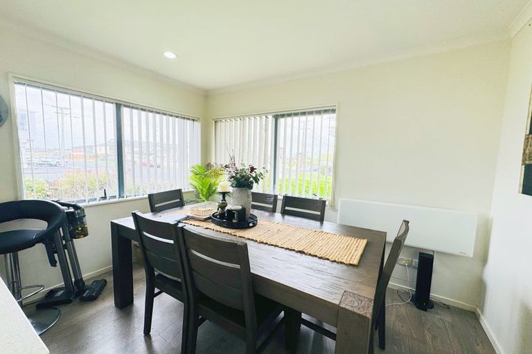 Photo of property in 2/17 Queen Street, Papakura, 2110