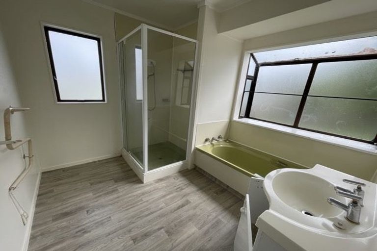 Photo of property in 12 Sumich Place, West Harbour, Auckland, 0618