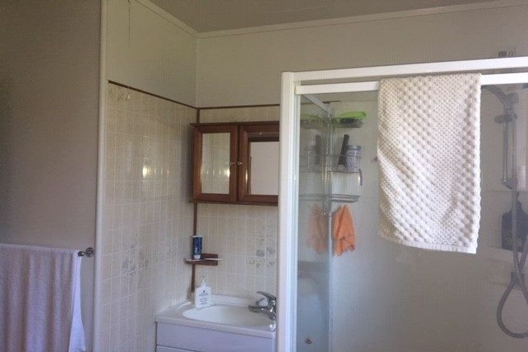 Photo of property in 33b Beach Road, Te Atatu Peninsula, Auckland, 0610