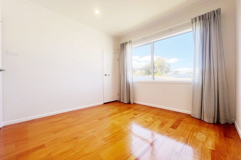 Photo of property in 64 Divich Avenue, Te Atatu South, Auckland, 0610
