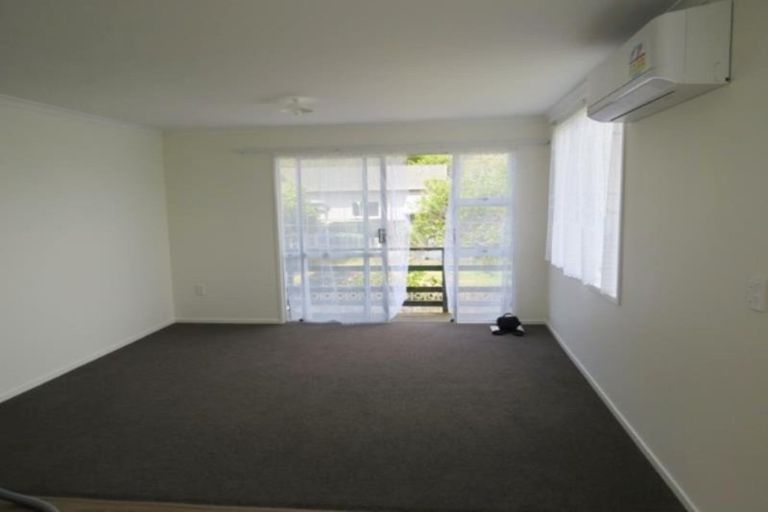 Photo of property in 8 Simons Street, Moturoa, New Plymouth, 4310