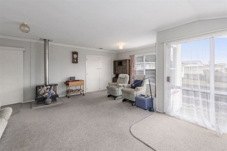 Photo of property in 18 Bledisloe Street, Levin, 5510