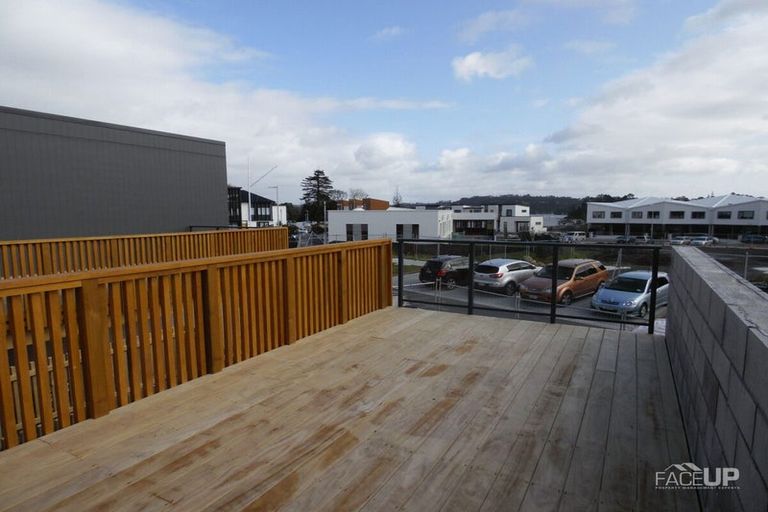 Photo of property in 5 Hudson Bay Road, Hobsonville, Auckland, 0616