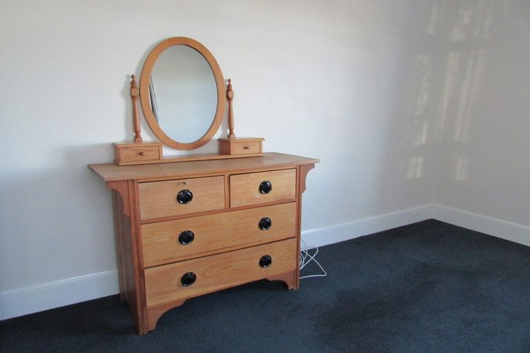 Photo of property in 2 Hawkhurst Road, Lyttelton, 8082