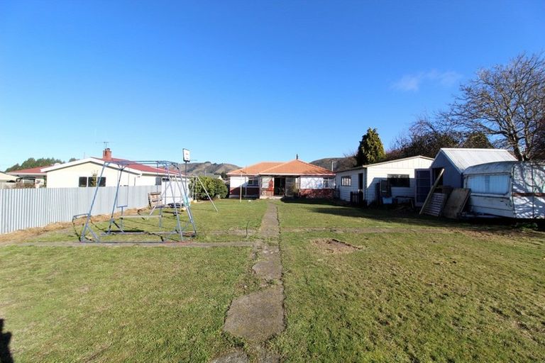 Photo of property in 1 Price Street, Waimate, 7924