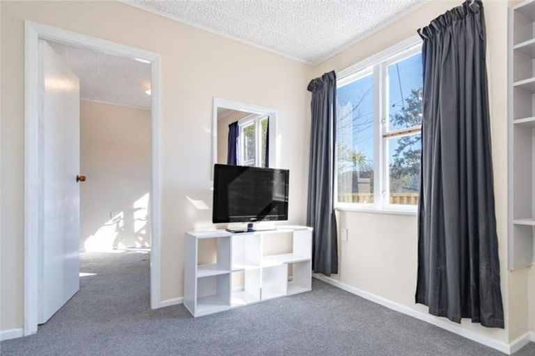 Photo of property in 14 Manor Drive, Stokes Valley, Lower Hutt, 5019