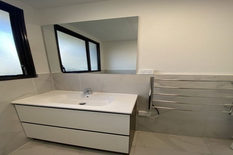 Photo of property in 36 Caribbean Drive, Unsworth Heights, Auckland, 0632