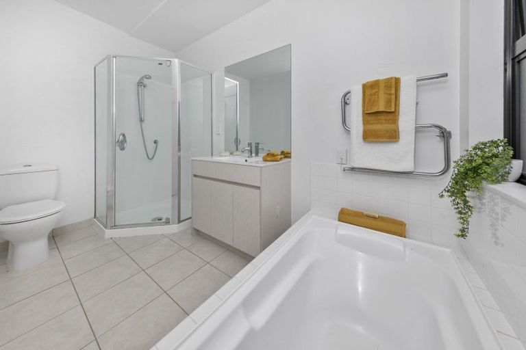 Photo of property in 4/40 Scarlet Oak Drive, Schnapper Rock, Auckland, 0632