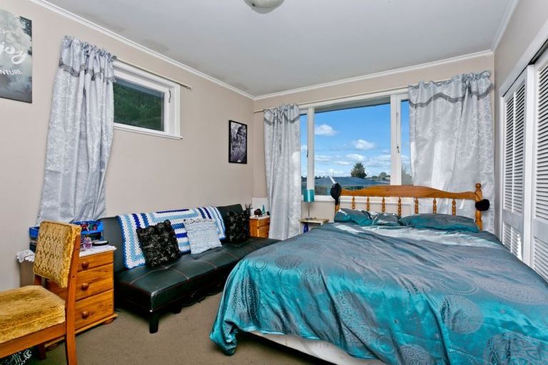 Photo of property in 8 Statesman Street, Henderson, Auckland, 0612