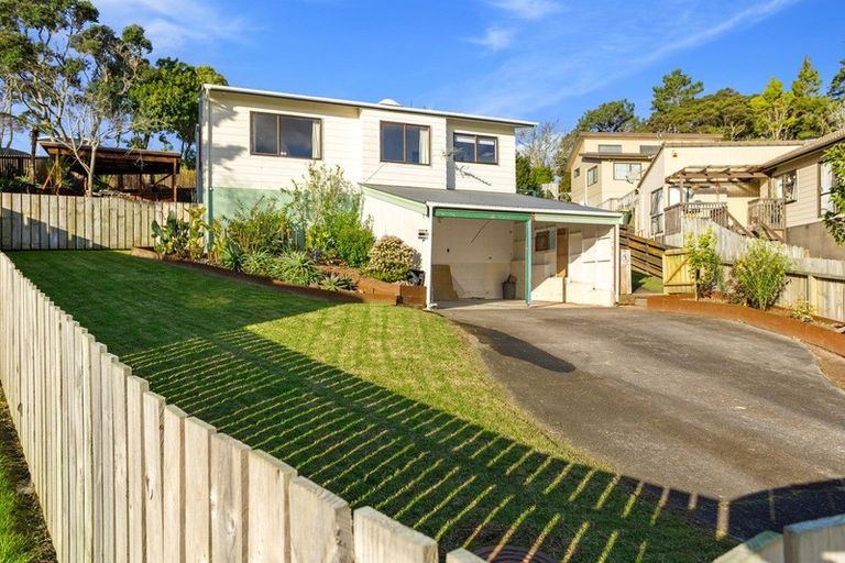 Photo of property in 26 Adam Sunde Place, Glen Eden, Auckland, 0602