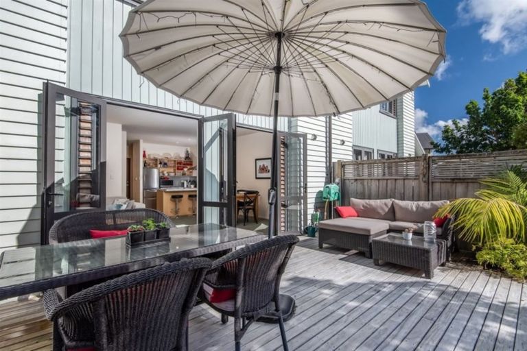 Photo of property in 8/11 The Avenue, Albany, Auckland, 0632