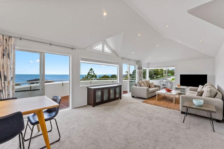 Photo of property in 1/14 Bournemouth Terrace, Murrays Bay, Auckland, 0630