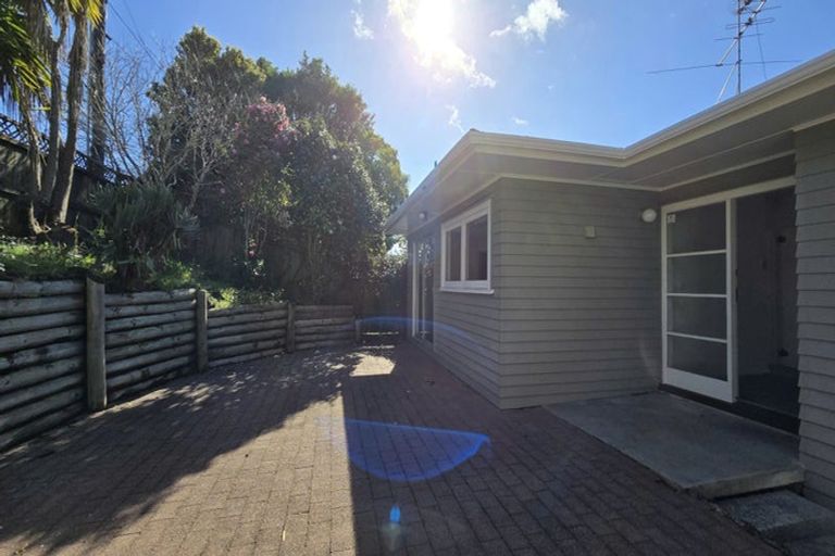 Photo of property in 88 Chivalry Road, Glenfield, Auckland, 0629
