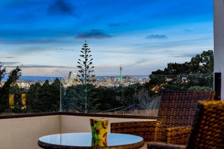 Photo of property in 1/262 Onewa Road, Birkenhead, Auckland, 0626