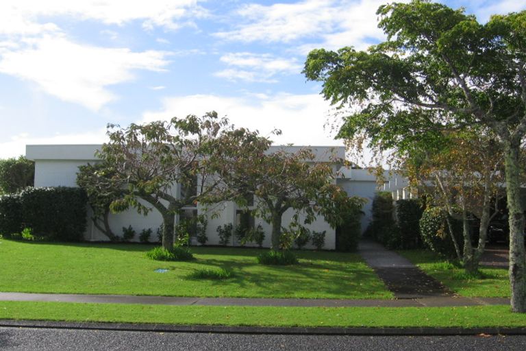 Photo of property in 104 Fisher Parade, Sunnyhills, Auckland, 2010