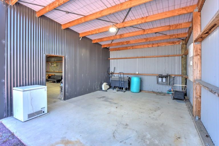 Photo of property in 2 Clifford Street, Clinton, 9534