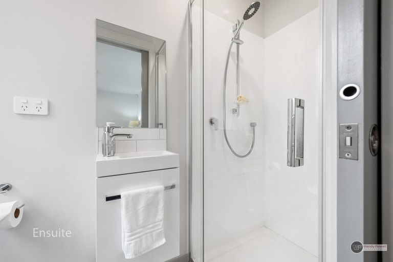 Photo of property in 5a Park Street, Thorndon, Wellington, 6011