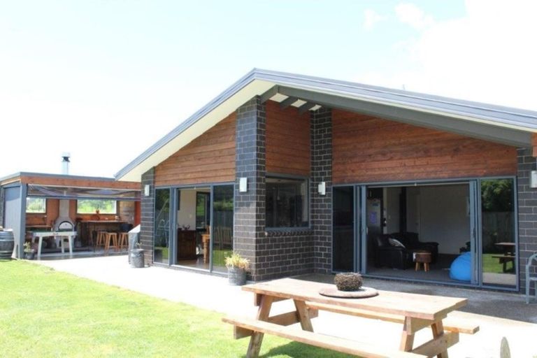 Photo of property in 11 Toiora Close, Takaka, 7110
