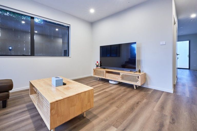 Photo of property in 36d Eastern Beach Road, Bucklands Beach, Auckland, 2012