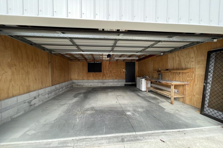 Photo of property in 1/31 Exmouth Road, Northcote, Auckland, 0627