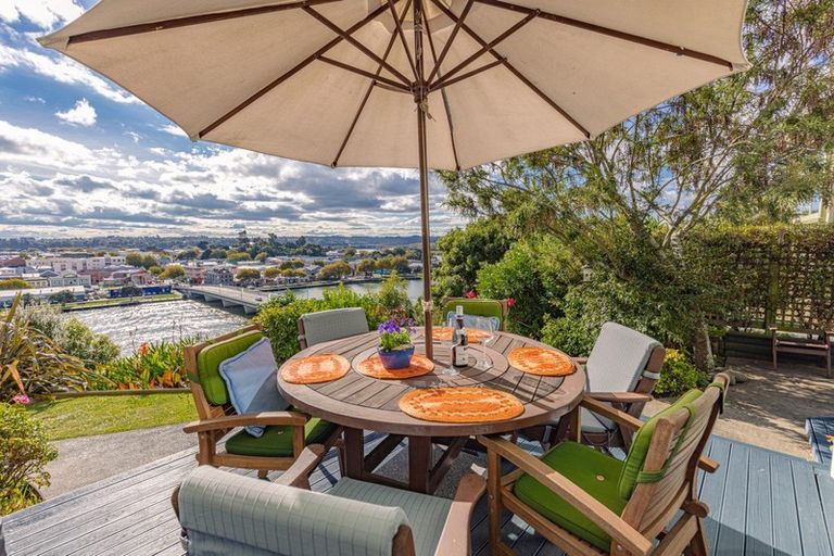Photo of property in 48 Hipango Terrace, Durie Hill, Whanganui, 4500