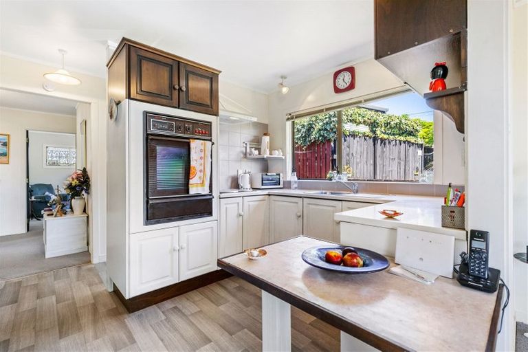 Photo of property in 1/101 Colwill Road, Massey, Auckland, 0614