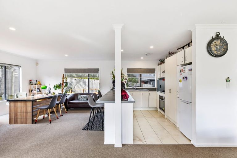 Photo of property in 12 Roy Maloney Drive, Henderson, Auckland, 0612