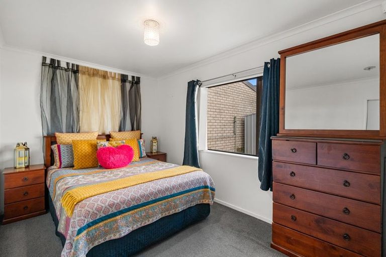 Photo of property in 14/12a Tironui Station Road East, Papakura, 2112