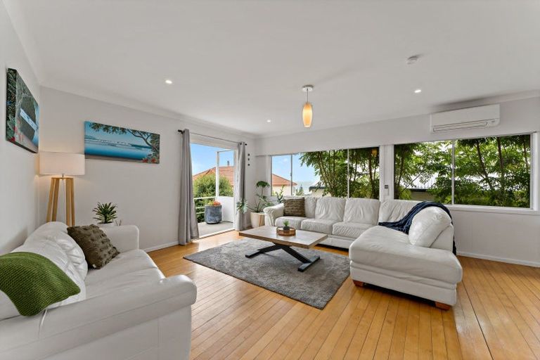 Photo of property in 2/71 Deep Creek Road, Waiake, Auckland, 0630