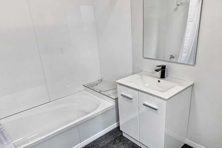 Photo of property in 11 Atkinson Street, Woodville, 4920