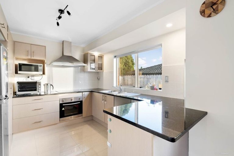 Photo of property in 7a Nerissa Place, Randwick Park, Auckland, 2105